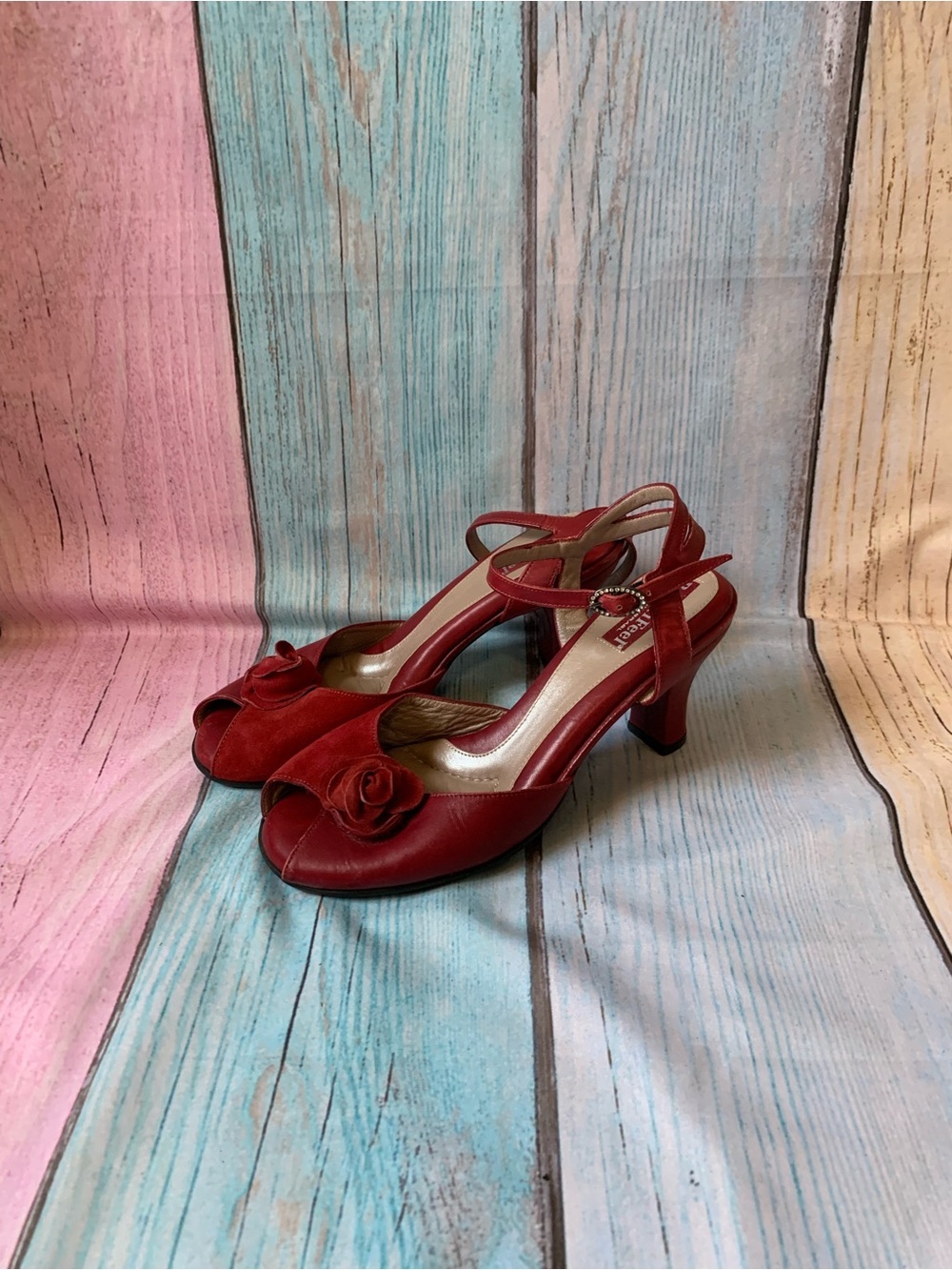 BeautiFeel Red Peep-Toe Heels with Floral Accent - Picture 5 of 11